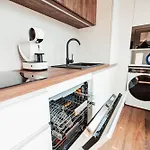 Nyaraló Modern Seaside House *