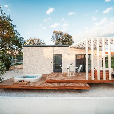 Modern Seaside House Пакоштане