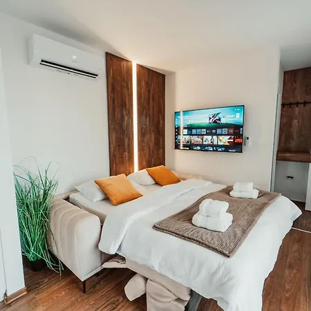 Modern Seaside House Пакоштане