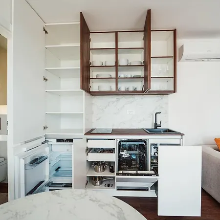 Modern Seaside House Пакоштане